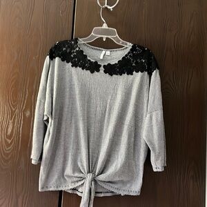 Elle black/ white black flowered trim.